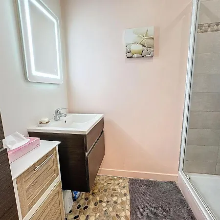 Alexandra - One Bedroom, Palais 25 Min Walk *