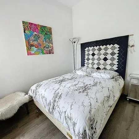 Alexandra - One Bedroom, Palais 25 Min Walk