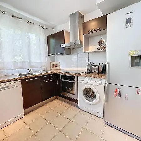 Appartement Alexandra - One Bedroom, Palais 25 Min Walk *